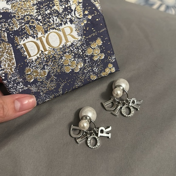 Cute Stud Dior Dangling Earrings - Picture 6 of 6